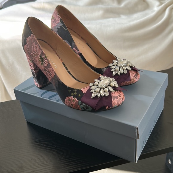 Gorgeous jewelled pumps! ONLY WORN ONCE! - Picture 2 of 7